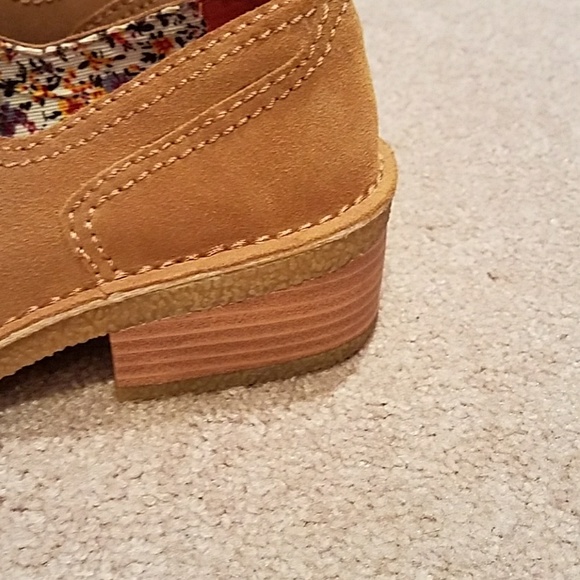 Shoes - Picture 3 of 4